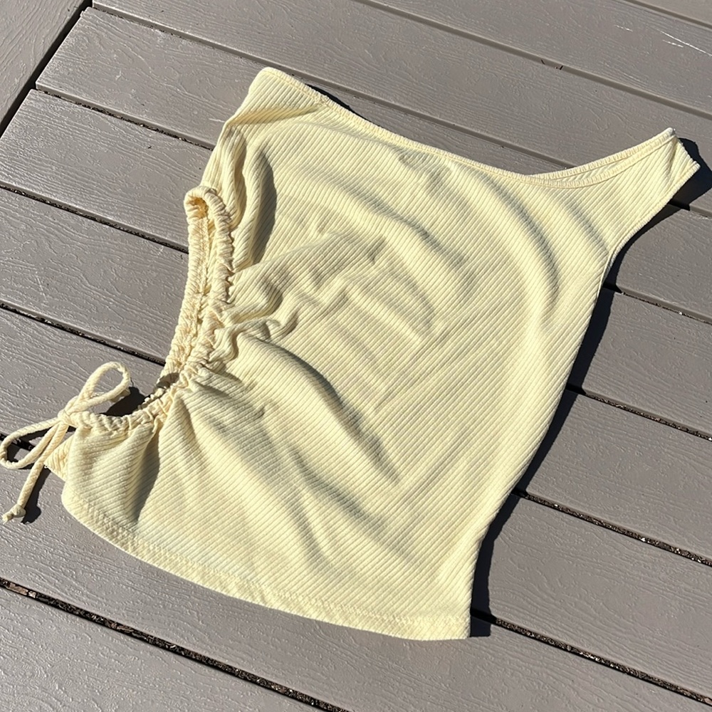 Fashion Nova heart hips one shoulder top in yellow with side detailing size L